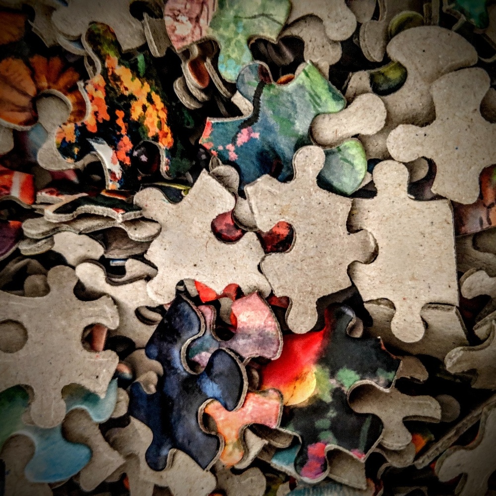 Disney x Thomas Kinkade Alice in Wonderland Puzzle - Picture 3 of 6